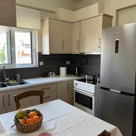 Апартаменты Beachside Apartment, 4-minute Walk To