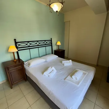 Beachside Apartment, 4-minute Walk To Апартаменты Каламата