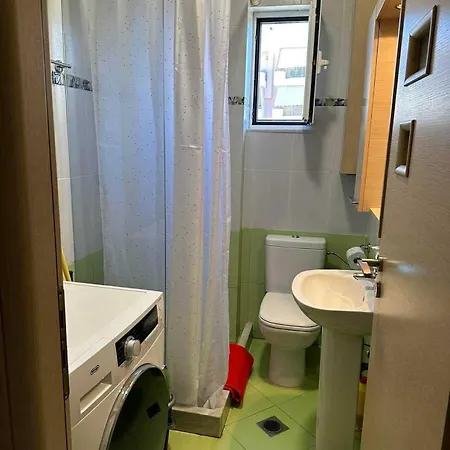 Апартаменты Beachside Apartment, 4-minute Walk To