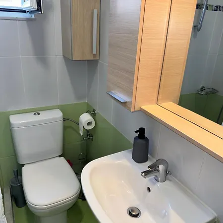 Апартаменты Beachside Apartment, 4-minute Walk To