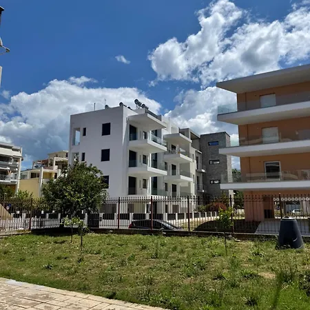 Beachside Apartment, 4-minute Walk To * Каламата